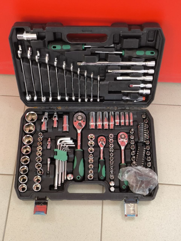 Набор инструментов DreamCar 121 предмет