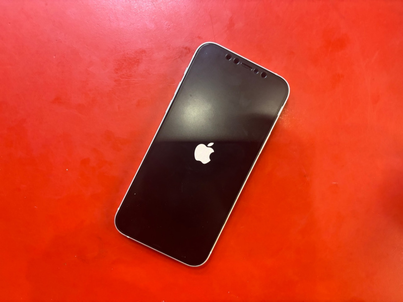 Мобильный телефон Apple iPhone 12