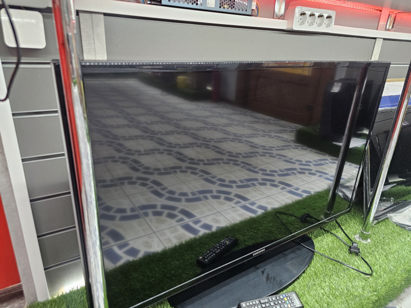 Телевизор Samsung UE40EH5057K